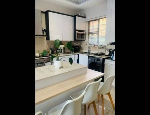 3 BEDROOM APARTMENT FOR SALE IN NEW TOWN CENTRE